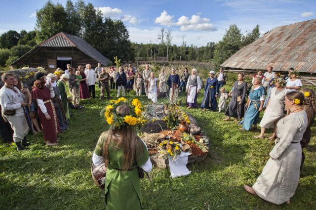pagans-to-kings-zoliniu-apeiginis-sventimas. Lietuvos Romuva Religion