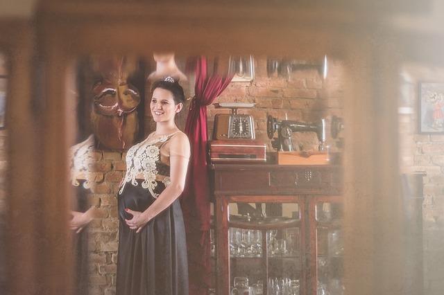 5-greenhorn-genealogy-goofs-to-avoid-common-research-mistakes-pregnant-woman-1575227_640