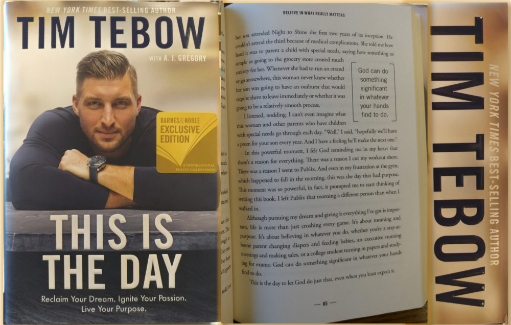 Mania for Tim Tebow Rooted in Big Moments - The New York Times