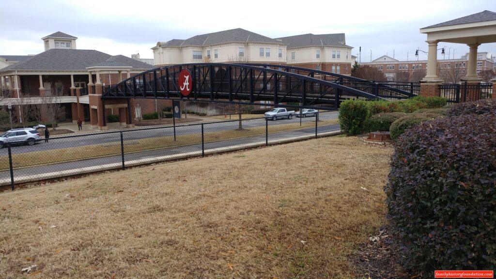 Hackberry Lane, Roll Tide bridge